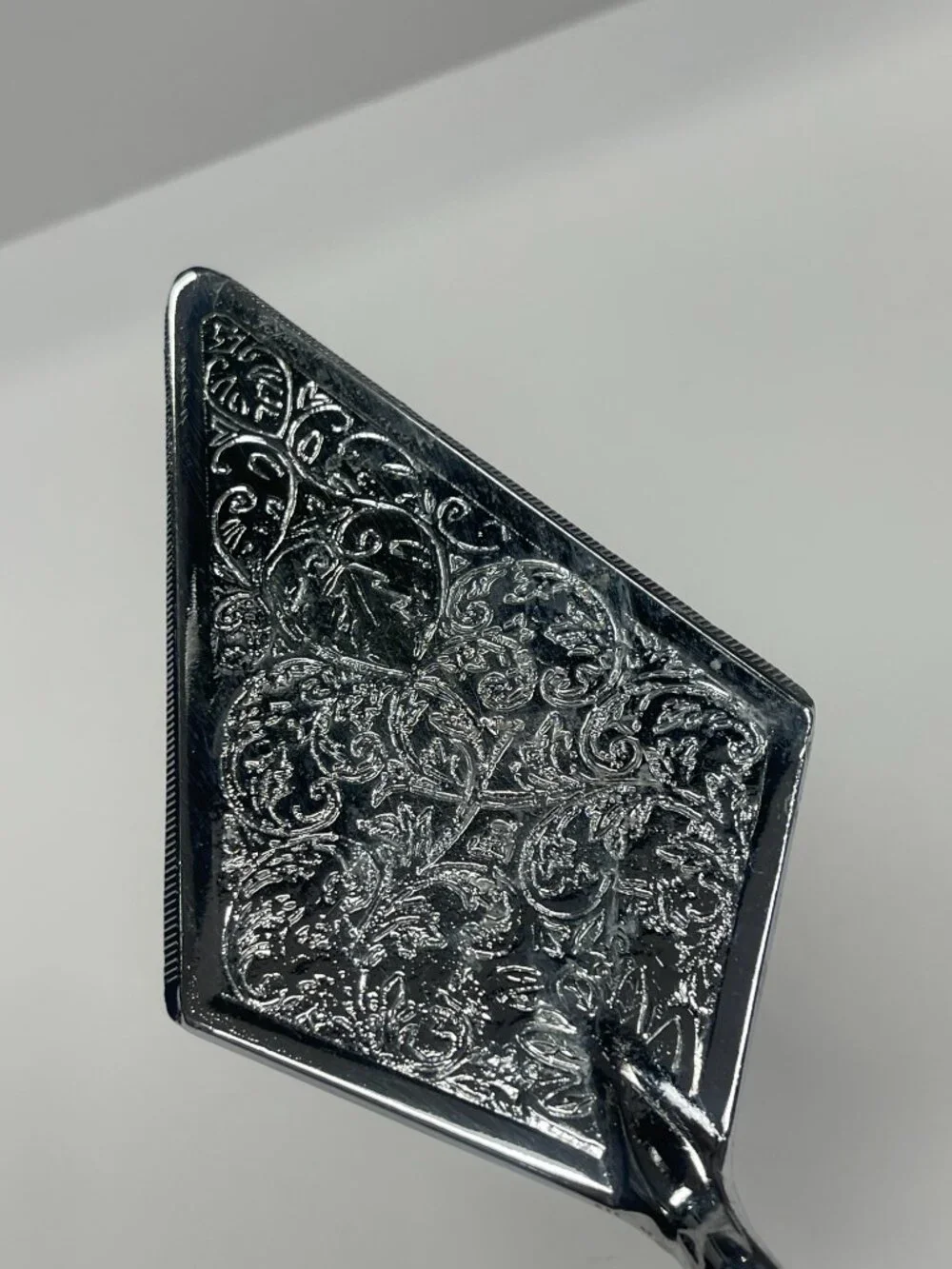 Spode Shima Cake Pie Server Porcelain Handle Ornate Embossed Blade